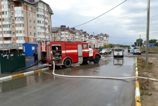 У Бучі рятувальники допомогли комунальним службам ліквідувати підтоплення