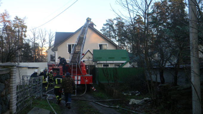 У Бучі від пожежі врятували житловий будинок