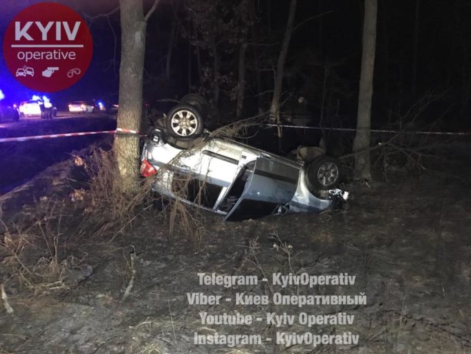 У жахливій аварії на ірпінській трасі загинув водій, а неповнолітня пасажирка зазнала важких травм