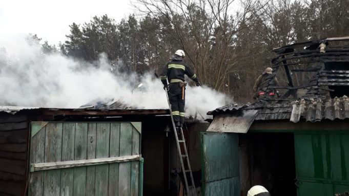 У Коцюбинському горіла господарча будівля — пошкоджені покрівля та перекриття, знищені речі