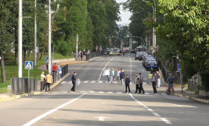 Перекрита дорога в Ірпені: громада протестує проти бездіяльності поліції