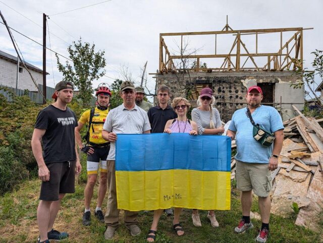 Рекламна толока: «Нові обличчя» влаштували осіннє прибирання задля прихильності населення